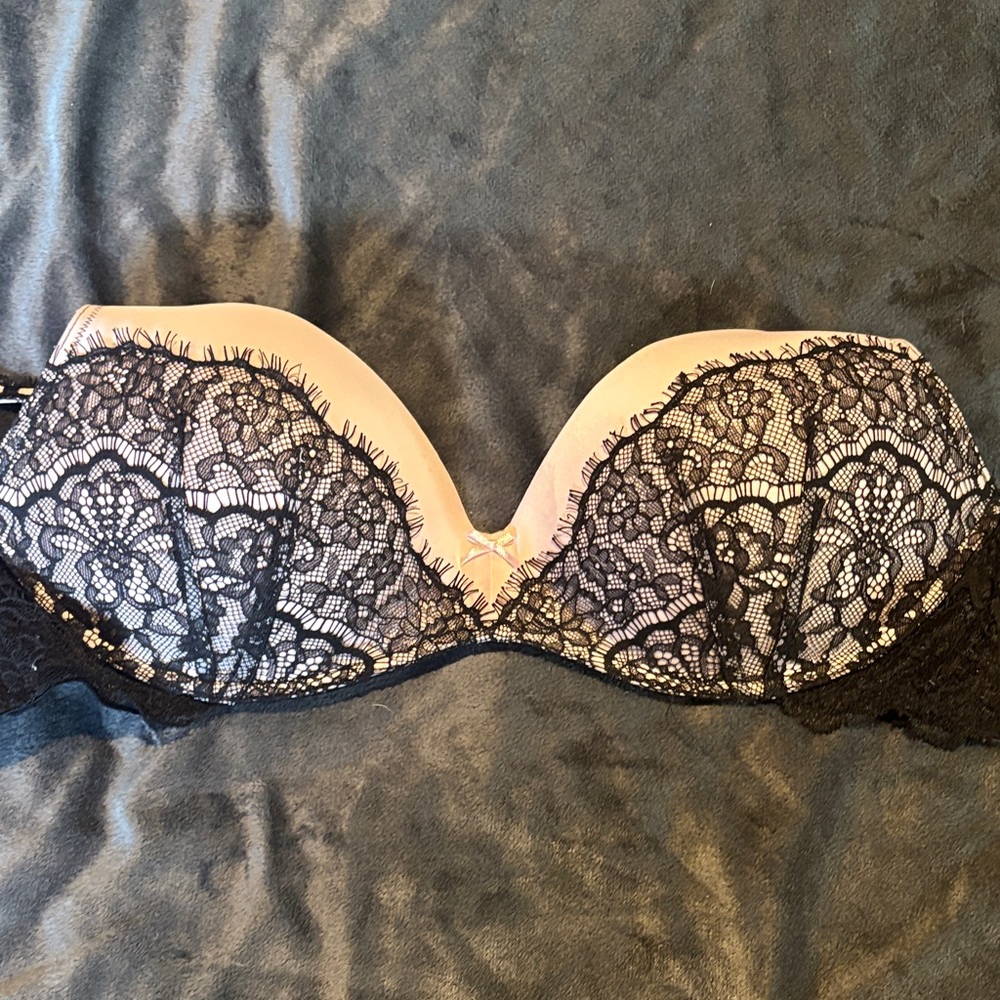 Victoria's Secret Black and Cream Lace Bra